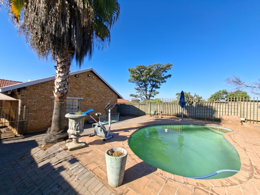 3 Bedroom Property for Sale in Azalea Park North West